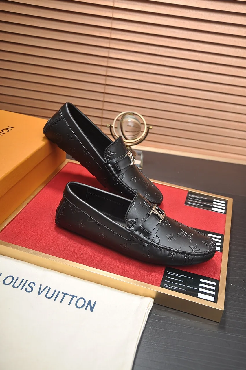Men's men's shoes 💰420💶 [LV Doudou shoes] (water-dyed cowhide lining) new model is on the market, available on the official website. The new Doudou shoes are processed into single-color materials, and the uppers are made of imported horsehide leather. The body of the shoe is fully hemmed with mark thread, and is lined with imported original cowhide leather. The elegant shoe shape is super suitable for all-matching, and the size is 38-44.